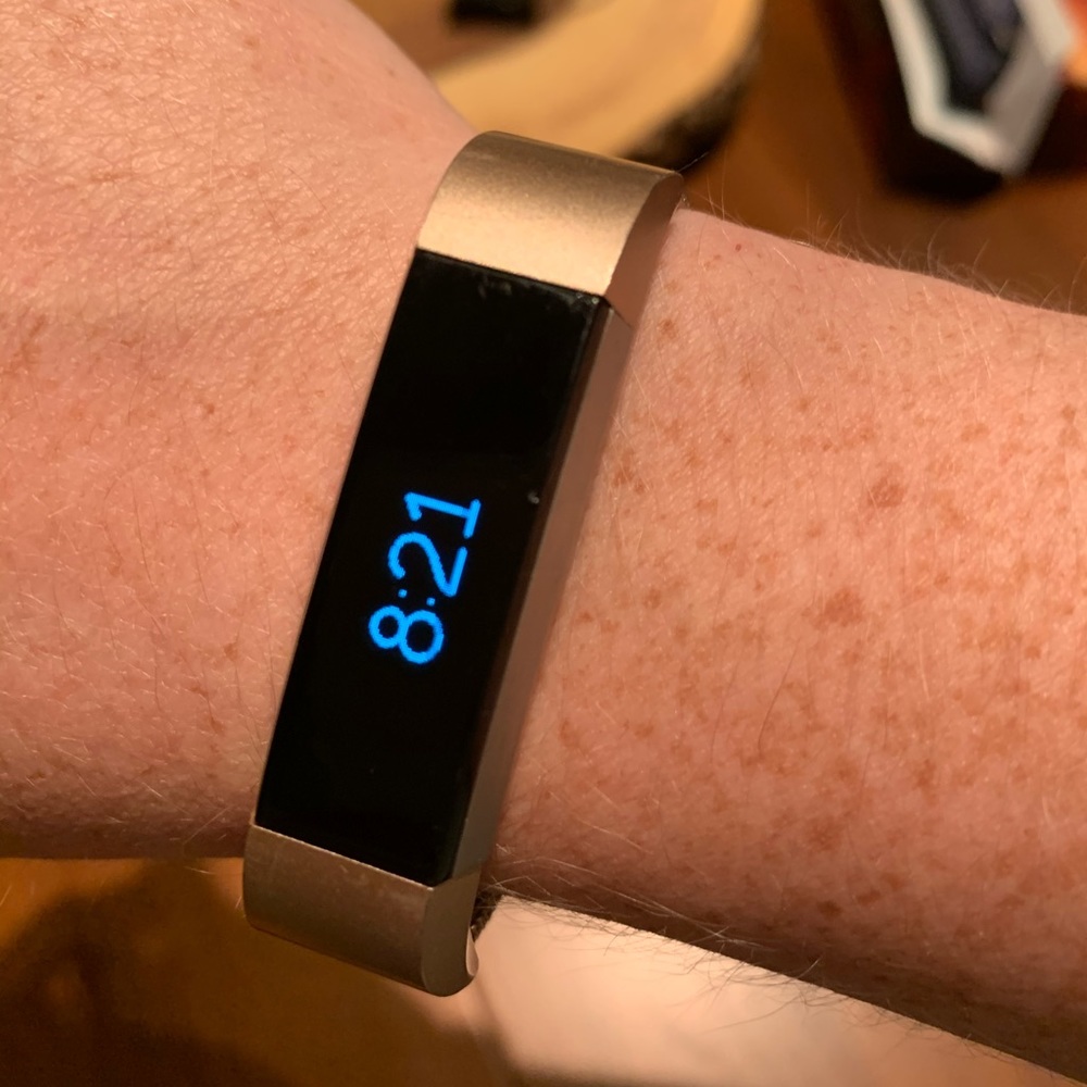Fitbit Alta with small metal magnetic wristband